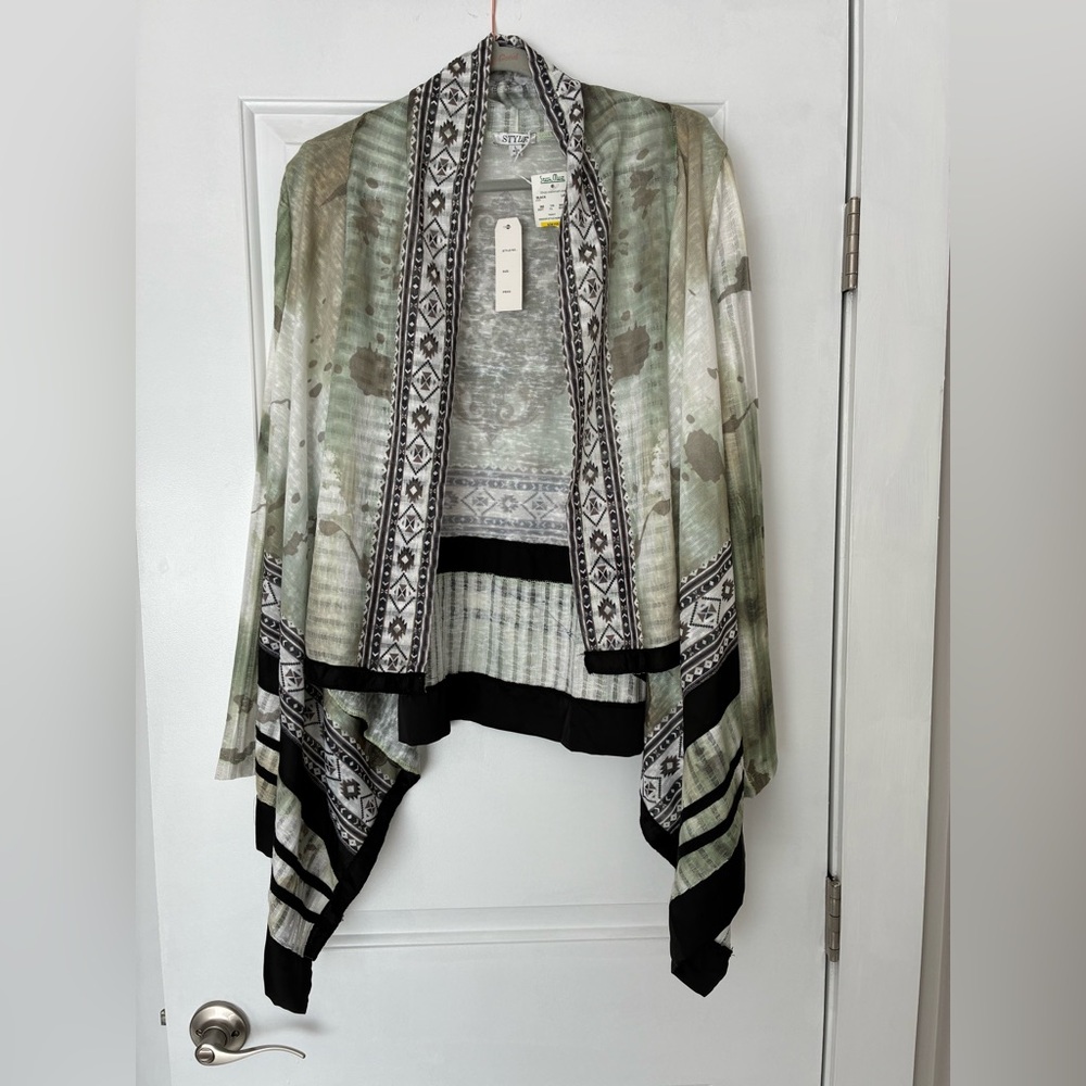 Patterned Cardigan with Geometric Design